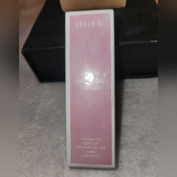 EEEHOE Lip Oil - Picture 3 of 3